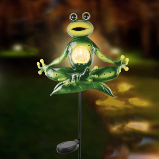Frog Solar Garden Lights Stake Metal Sitting Yoga Frog Garden Statue with Crackle Glass Ball for Outdoor Patio Yard Decorations